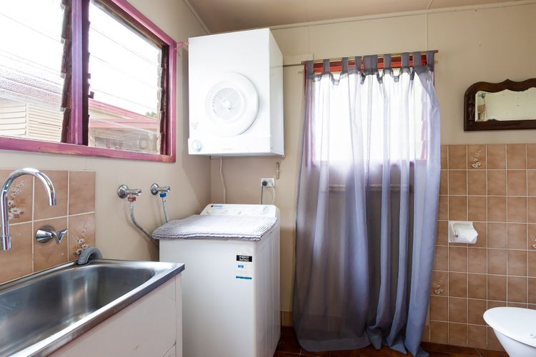 Daves Place, 27 Rigney St – Holiday house with WIFI, Aircon & Boat Parking