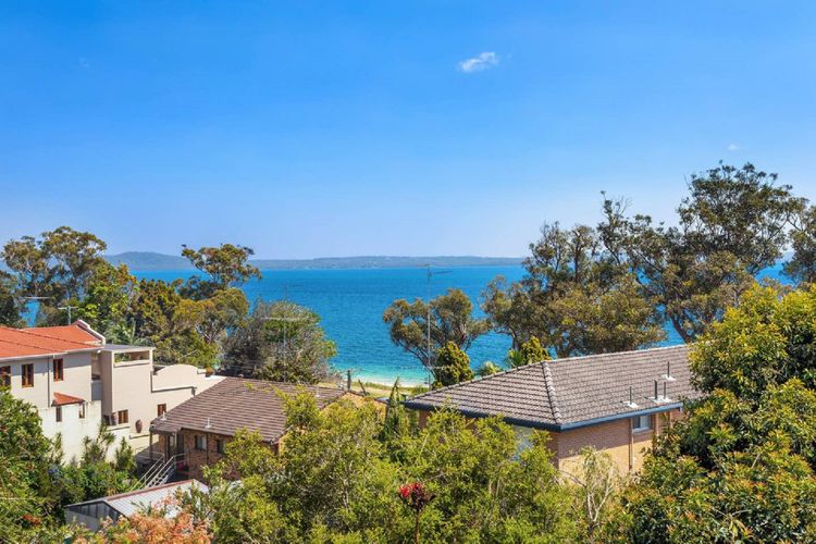 Nunkeri, 5 Kerrie Close – Stunning House with Fabulous Views, Linen, WIFI & Air Conditioning