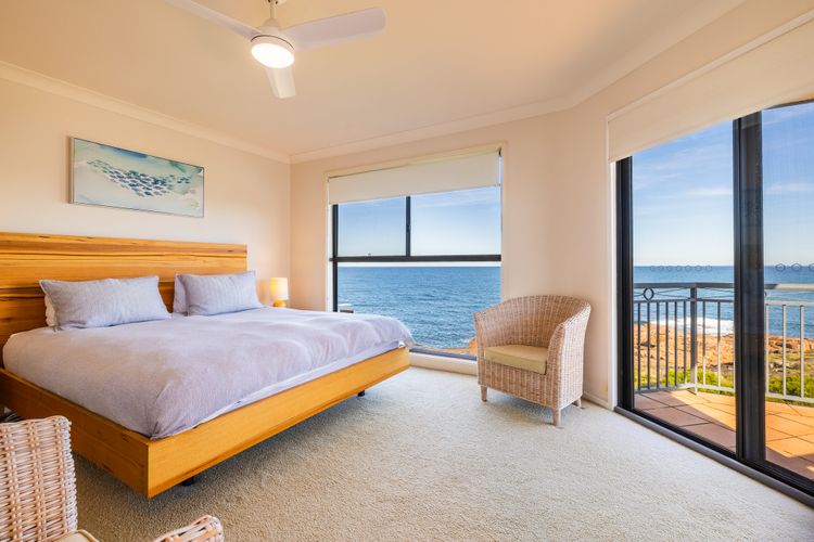 Ocean Views, 4 Ocean Street – air conditioned luxury with beautiful ocean views