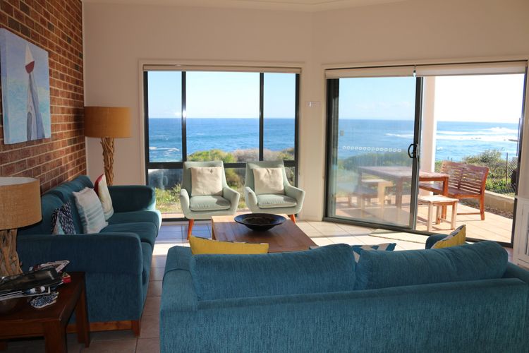 Ocean Views, 4 Ocean Street – air conditioned luxury with beautiful ocean views