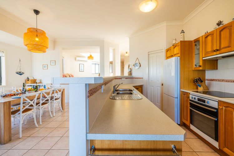 Ocean Views, 4 Ocean Street – air conditioned luxury with beautiful ocean views