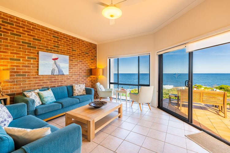 Ocean Views, 4 Ocean Street – air conditioned luxury with beautiful ocean views