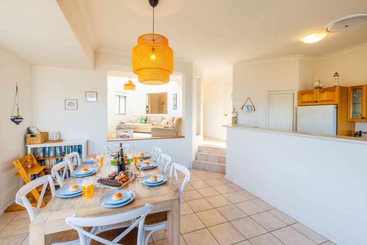 Ocean Views, 4 Ocean Street – air conditioned luxury with beautiful ocean views