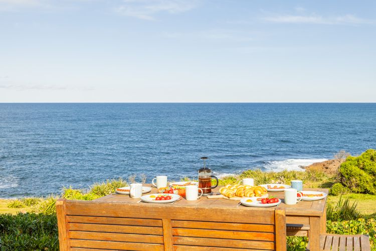 Ocean Views, 4 Ocean Street – air conditioned luxury with beautiful ocean views