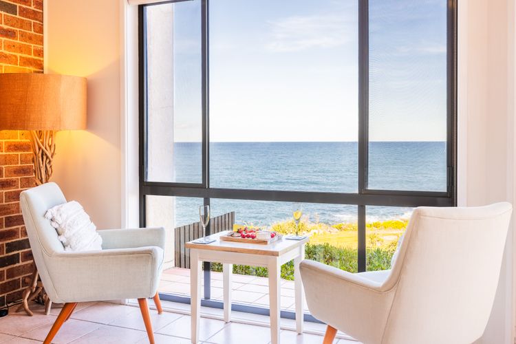 Ocean Views, 4 Ocean Street – air conditioned luxury with beautiful ocean views