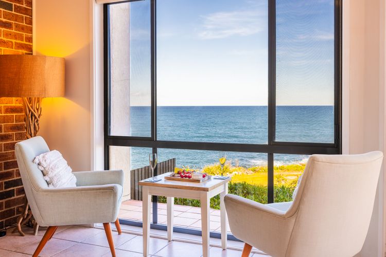 Ocean Views, 4 Ocean Street – air conditioned luxury with beautiful ocean views