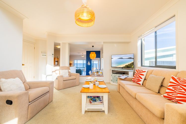 Ocean Views, 4 Ocean Street – air conditioned luxury with beautiful ocean views