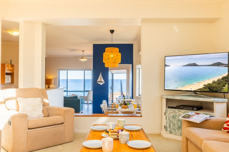 Ocean Views, 4 Ocean Street – air conditioned luxury with beautiful ocean views