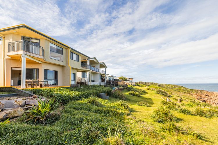 Ocean Views, 4 Ocean Street – air conditioned luxury with beautiful ocean views