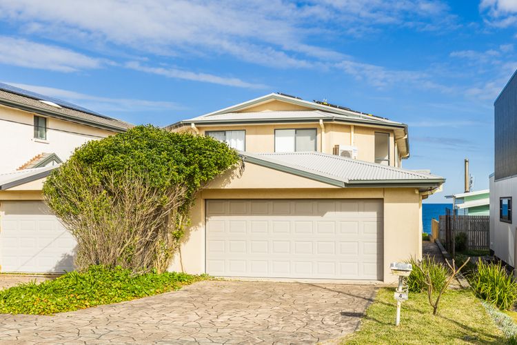 Ocean Views, 4 Ocean Street – air conditioned luxury with beautiful ocean views