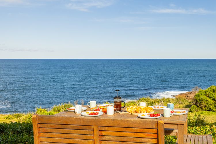Ocean Views, 4 Ocean Street – air conditioned luxury with beautiful ocean views