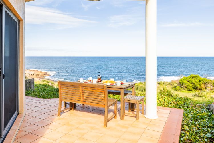 Ocean Views, 4 Ocean Street – air conditioned luxury with beautiful ocean views