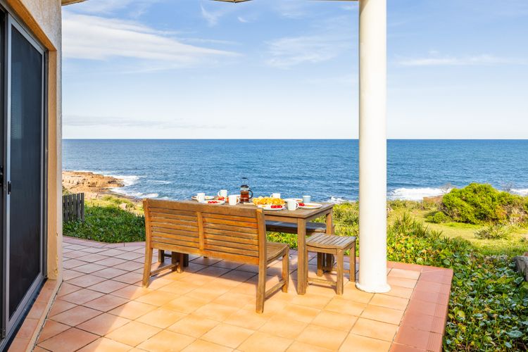 Ocean Views, 4 Ocean Street – air conditioned luxury with beautiful ocean views