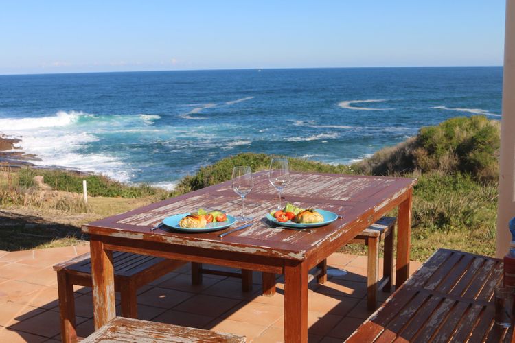 Ocean Views, 4 Ocean Street – air conditioned luxury with beautiful ocean views
