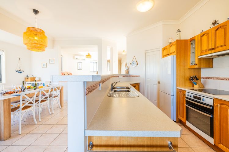 Ocean Views, 4 Ocean Street – air conditioned luxury with beautiful ocean views