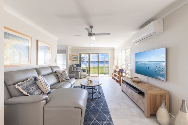 Sandy Beach House, 1/146 Sandy Point Road – Waterfront, WIFI, Aircon