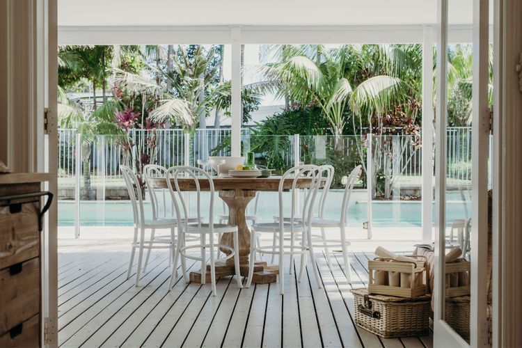 The Beach House, 25 Tomaree Road – fantastic house with pool, linen