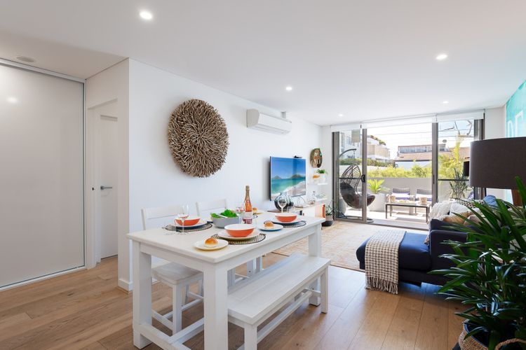 The Shoal, 104/6-8 Bullecourt Street – linen included & under 200m to beach