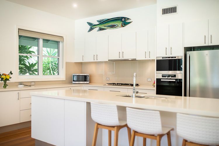 Echo Beach House, 16 Reflections Drive – Luxurious House with Magnificent Pool and Ducted Air