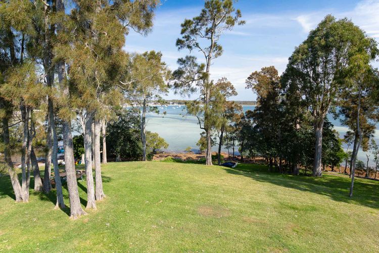 Corlette Retreat, 1 44 Danalene Pde – fantastic waterfront property with air con