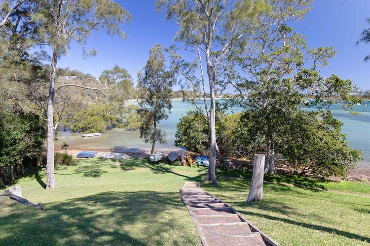 Corlette Retreat, 1 44 Danalene Pde – fantastic waterfront property with air con
