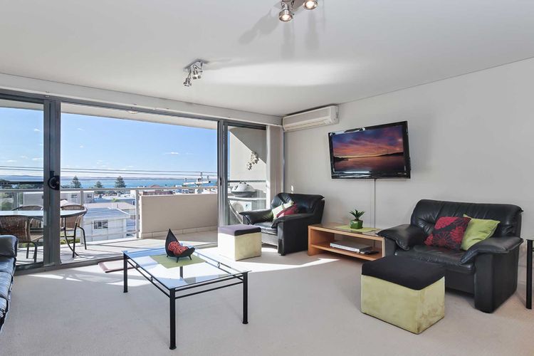 Bayview Apartments, 11/42 Stockton Street – right in the CBD of Nelson Bay with water views