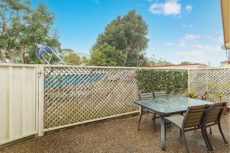2/60 Tomaree Road – fantastic duplex close to the water