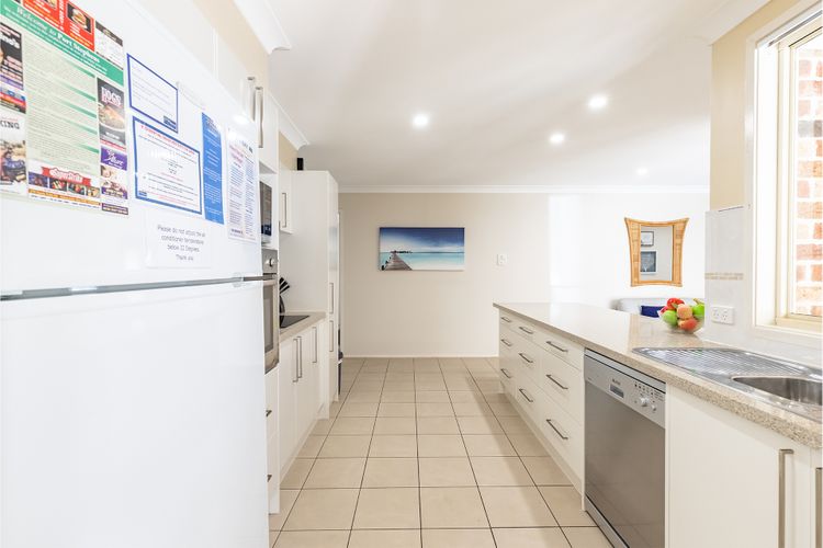 The Bay House, 48 Government Road Shoal Bay– 5 bedroom holiday home with Wi-Fi & Foxtel