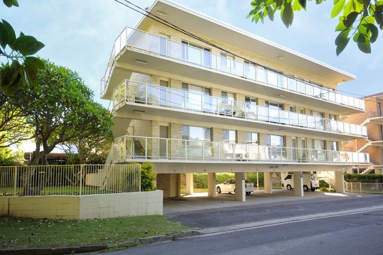 Shoal Court 5, 7 Lillian St – fabulous location with water views