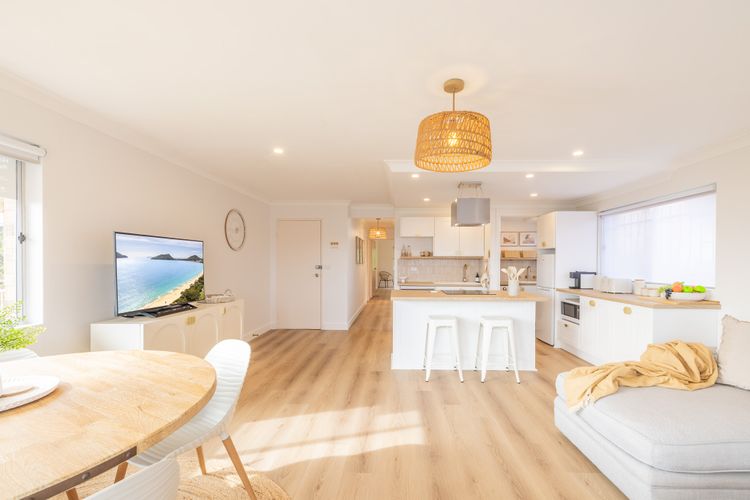 Bay Getaway, 1/65 Ronald Ave – recently renovated unit water views