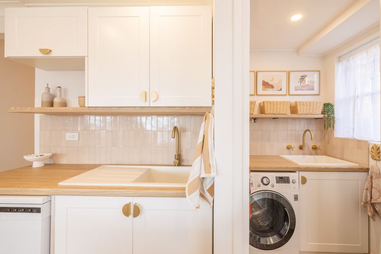 Bay Getaway, 1/65 Ronald Ave – recently renovated unit water views