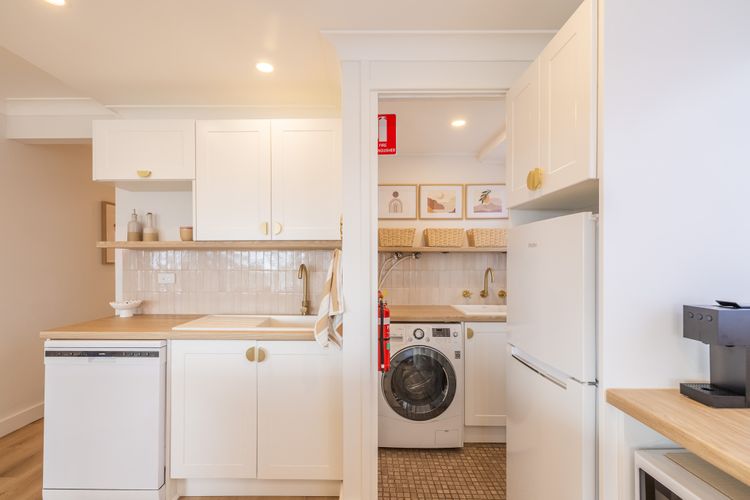 Bay Getaway, 1/65 Ronald Ave – recently renovated unit water views