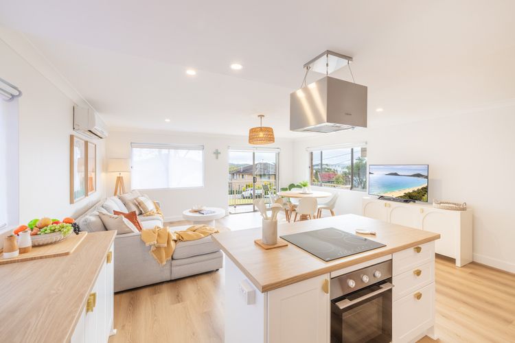 Bay Getaway, 1/65 Ronald Ave – recently renovated unit water views