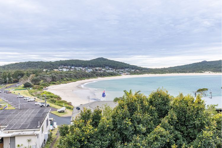 Casa al Mare, 16a Pacific Drive – the jewel of Fingal Bay with stunning views, WiFi and Air Conditioning