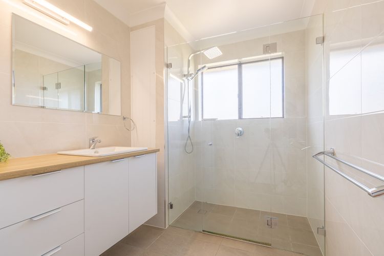 Intrepid, 12/3 Intrepid Close – right on the beachfront