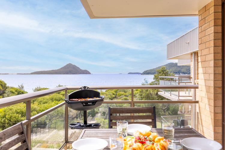 Intrepid, 12/3 Intrepid Close – right on the beachfront