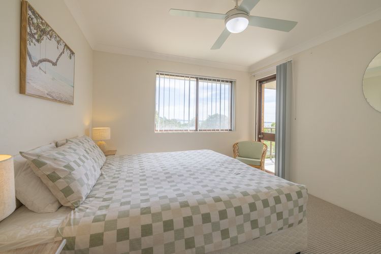 Intrepid, 12/3 Intrepid Close – right on the beachfront