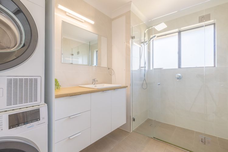 Intrepid, 12/3 Intrepid Close – right on the beachfront