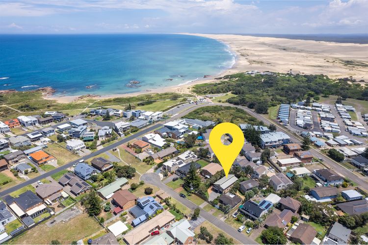 The Birubi Beach House, 11 Campbell Ave – Close to the beach, pet friendly holiday home