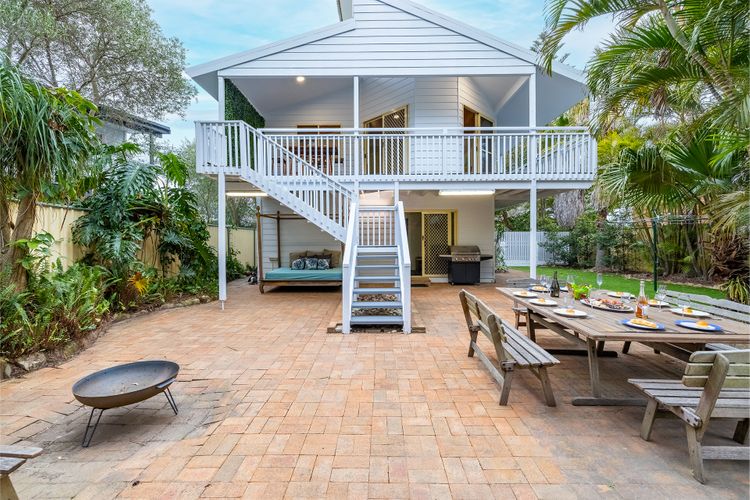 The Birubi Beach House, 11 Campbell Ave – Close to the beach, pet friendly holiday home