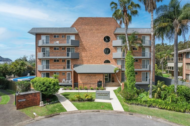 Albacore 4, 12-14 Ondine Close – waterfront, pool, lift & views
