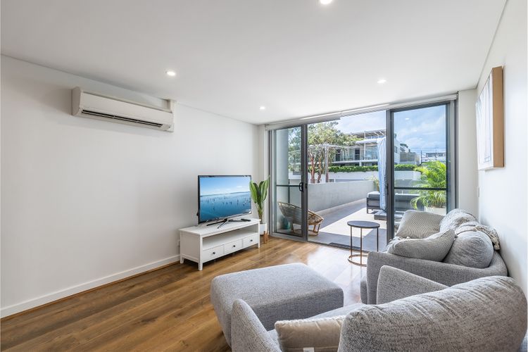 103 The Shoal, 6-8 Bullecourt St fabulous apartment with lift, air conditioning and WiFi