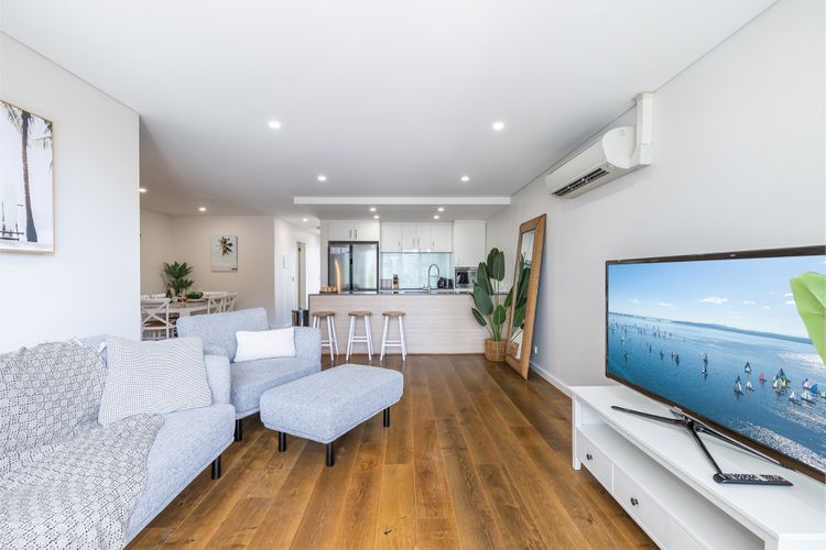 103 The Shoal, 6-8 Bullecourt St fabulous apartment with lift, air conditioning and WiFi