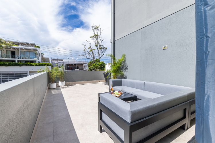 103 The Shoal, 6-8 Bullecourt St fabulous apartment with lift, air conditioning and WiFi