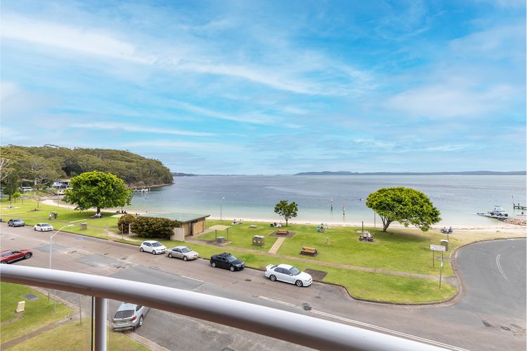 Florentine 13, 11 Columbia Close – fabulous unit with pool, lift and waterviews