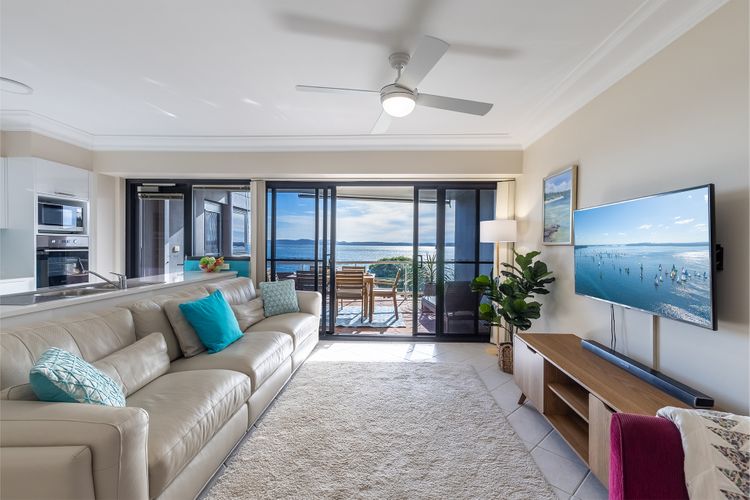 Florentine 13, 11 Columbia Close – fabulous unit with pool, lift and waterviews