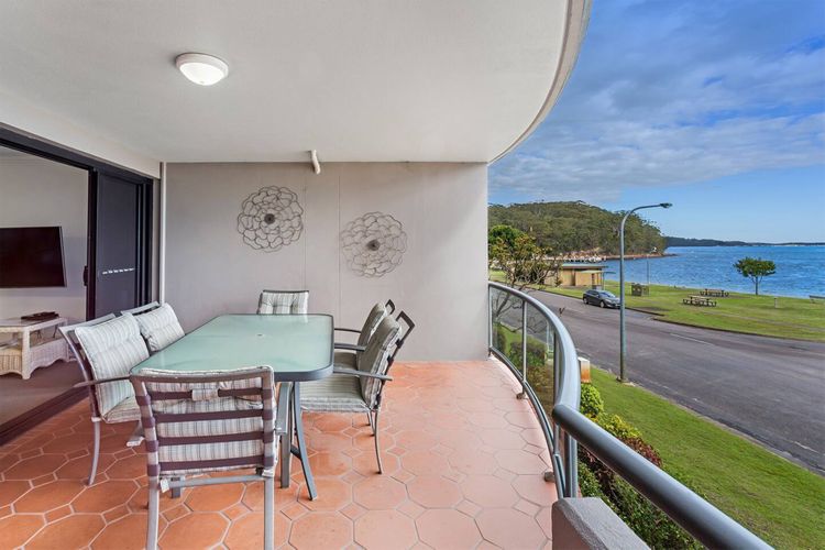 Florentine, 8/11 Columbia Close – opposite the beach with stunning water views