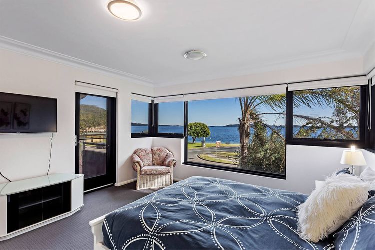 Florentine, 8/11 Columbia Close – opposite the beach with stunning water views