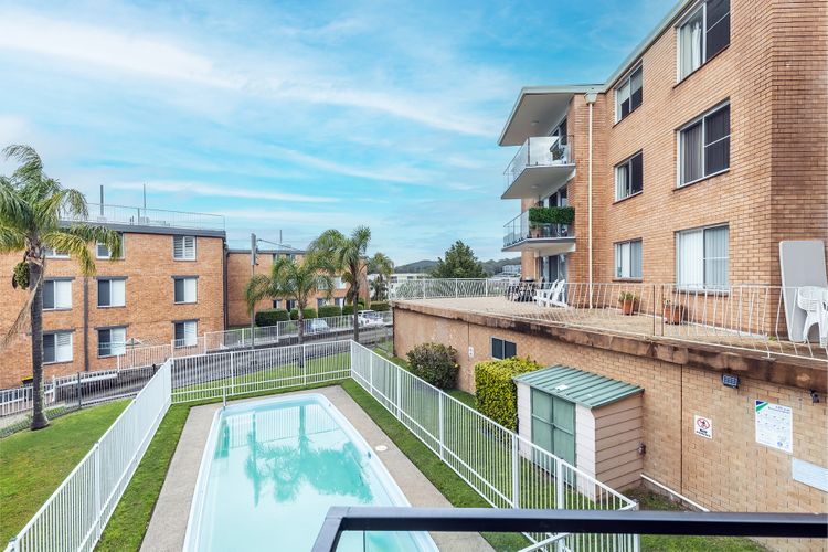 Thurlow Lodge, 7/6 Thurlow Avenue – beautifully styled unit with WiFi, views and pool