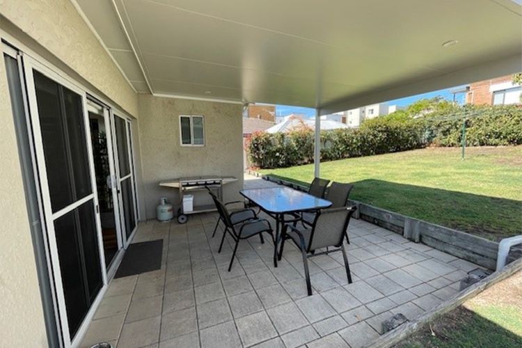 Tomaree Cottage 12 Tomaree Road – 200 mtrs to Beach – Pet Friendly, linen, WiFi & aircon